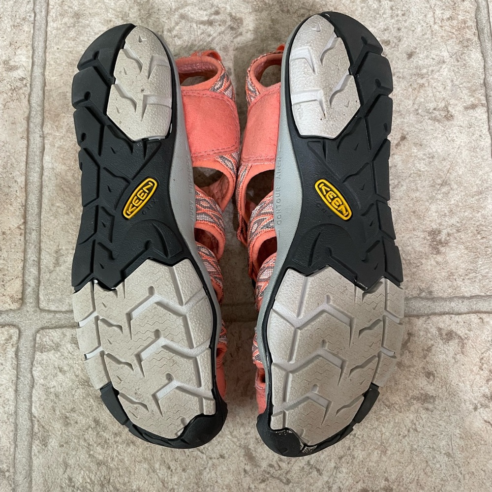 EUC Women’s Size 6 Keen Waterproof Outdoor Shoe - Picture 3 of 8